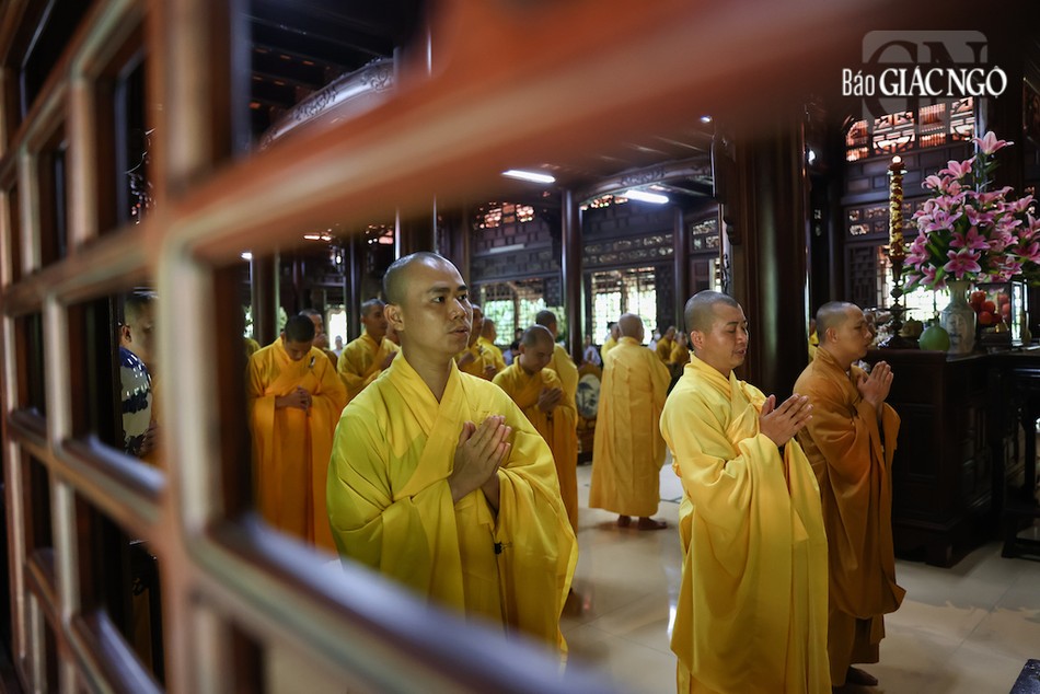 Mỗi vị chúng trưởng có trách nhiệm theo dõi, giải quyết các vấn đề liên quan đến đời sống, sự tu học, chấp tác,… của các thành viên trong chúng Mỗi vị chúng trưởng có trách nhiệm theo dõi, giải quyết các vấn đề liên quan đến đời sống, sự tu học, chấp tác,… của các thành viên trong chúng