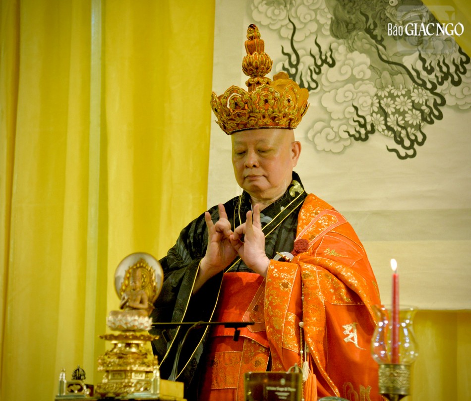 Qua việc diễn bày khoa nghi mà thể hiện tinh thần từ bi phổ độ của Phật giáo, giúp âm dương cùng được lợi lạc. Theo quan niệm của người xưa, cô hồn được xếp thành 12 loại, từ quân vương, tể quan, thương gia cho đến những kiếp mệnh bạc nhỏ nhoi như sản phụ, thai nhi mệnh yểu,... Qua việc diễn bày khoa nghi mà thể hiện tinh thần từ bi phổ độ của Phật giáo, giúp âm dương cùng được lợi lạc. Theo quan niệm của người xưa, cô hồn được xếp thành 12 loại, từ quân vương, tể quan, thương gia cho đến những kiếp mệnh bạc nhỏ nhoi như sản phụ, thai nhi mệnh yểu,...