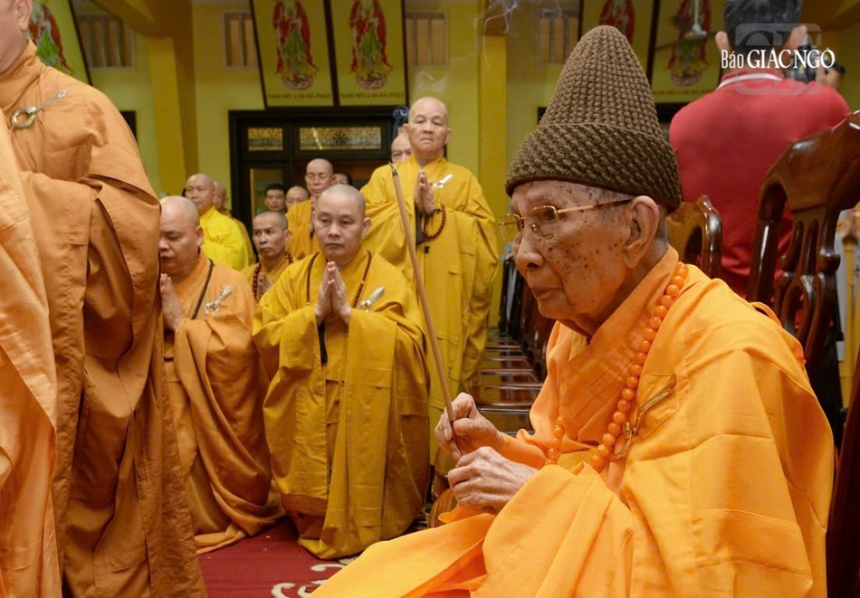 Trưởng lão Hòa thượng Thích Đức Nghiệp, Phó Pháp chủ kiêm Giám luật Hội đồng Chứng minh, Trưởng môn phái tổ đình Vĩnh Nghiêm tham dự, cầu nguyện