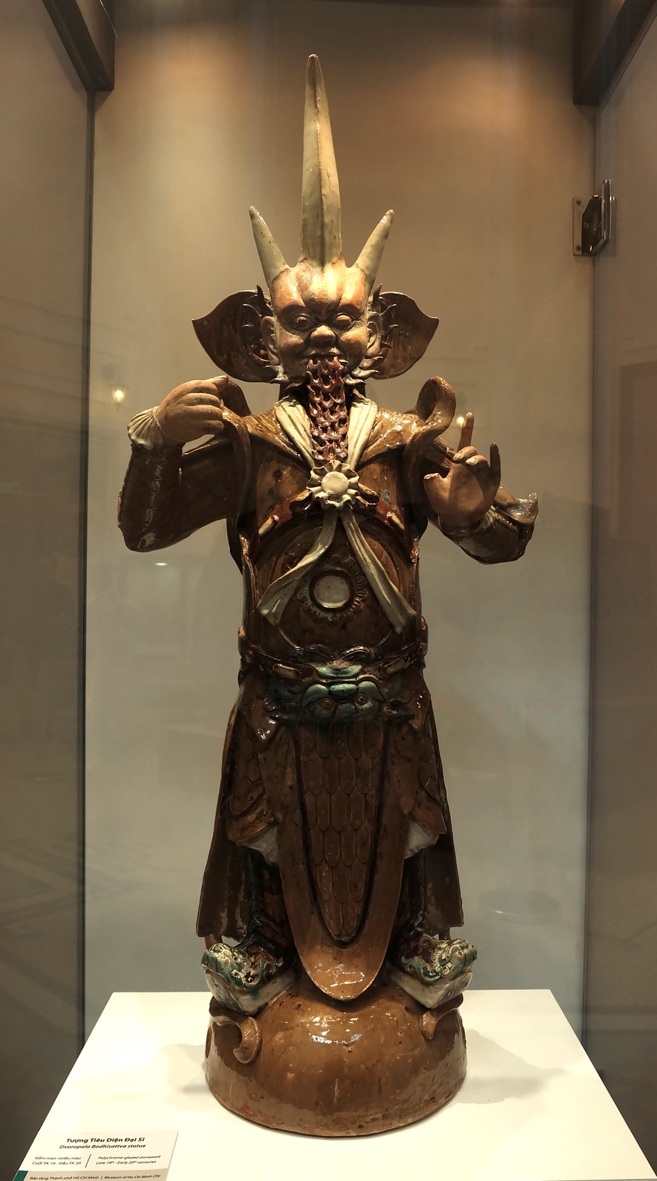 Tượng Tiêu Diện Đại sĩ, thế kỷ XIX - XX với tạo hình đặc sắc thể hiện sự tài hoa từ đôi bàn tay của nghệ nhân gốm xưa vùng Sài Gòn - Gia Định Tượng Tiêu Diện Đại sĩ, thế kỷ XIX - XX với tạo hình đặc sắc thể hiện sự tài hoa từ đôi bàn tay của nghệ nhân gốm xưa vùng Sài Gòn - Gia Định