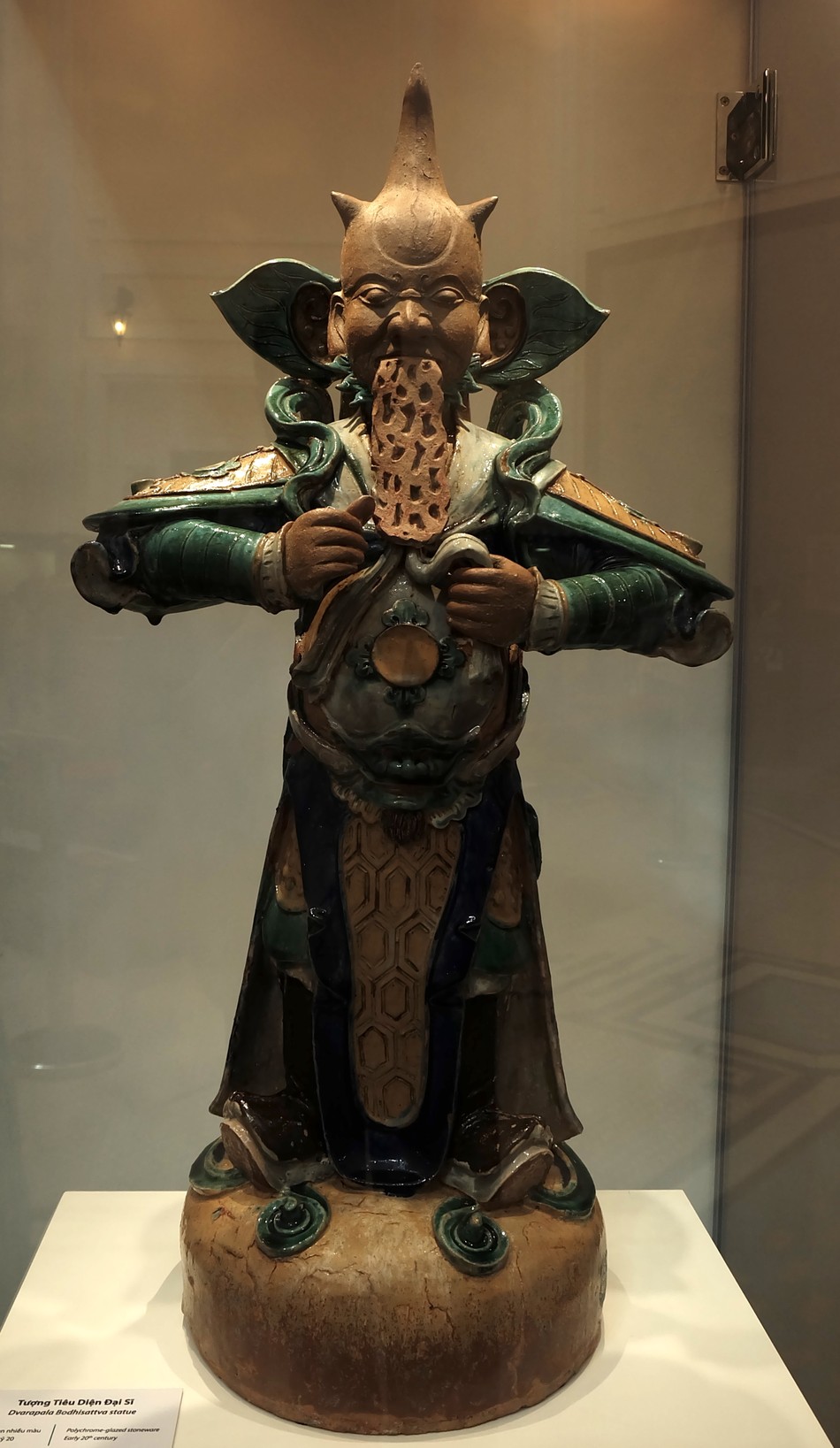 Tượng Tiêu Diện Đại sĩ, gốm phủ men nhiều màu, cuối thế kỷ XX Tượng Tiêu Diện Đại sĩ, gốm phủ men nhiều màu, cuối thế kỷ XX