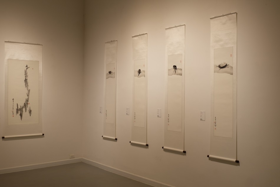 Không gian triển lãm với hơn 40 tác phẩm tiêu biểu được tuyển chọn từ gia tài hội họa của Trầm Kim Hòa