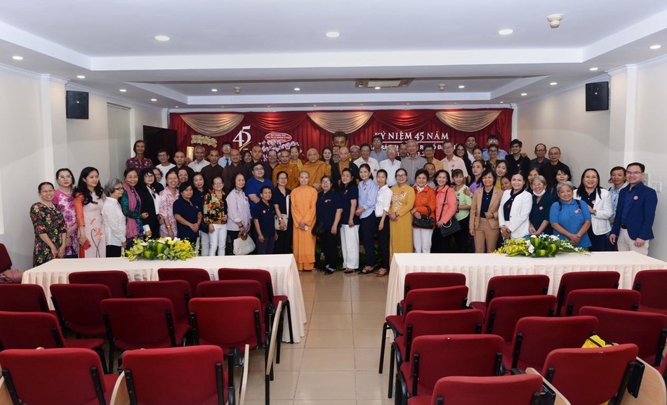 Chụp hình lưu niệm Chụp hình lưu niệm