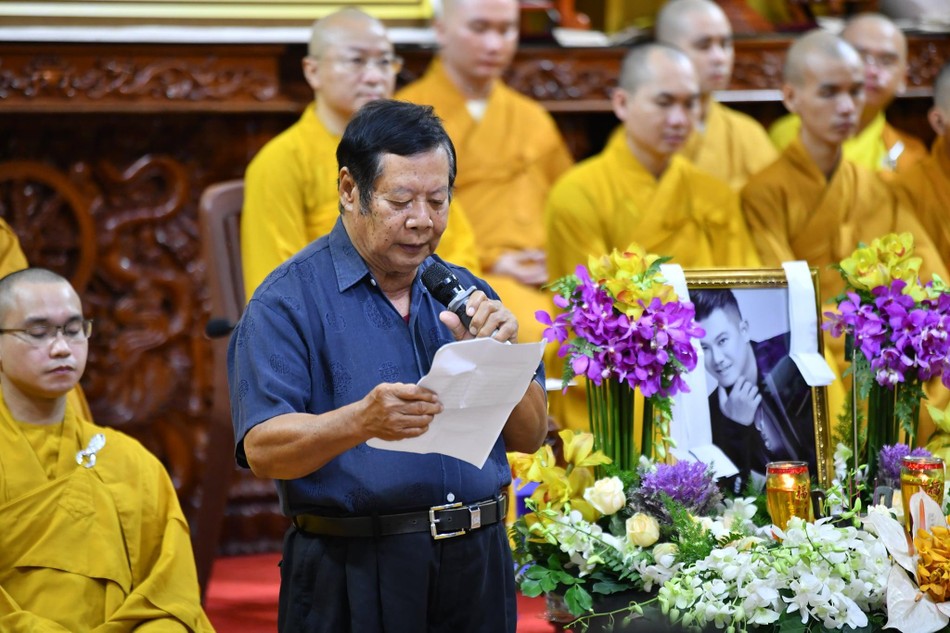 Thân phụ của Vân Quang Long cảm tạ Thân phụ của Vân Quang Long cảm tạ