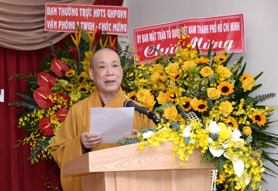 HT.Thích Bảo Nghiêm cung đọc Thư chúc mừng của Đức Pháp chủ GHPGVN