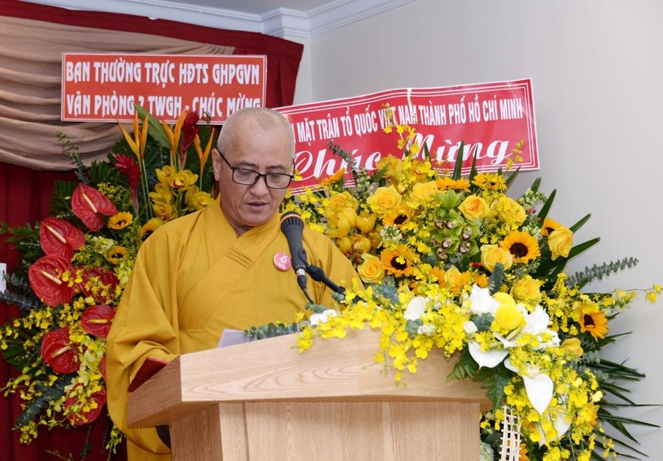 HT.Thích Huệ Thông điều hành nghi thức tặng Bằng Tuyên dương Công đức