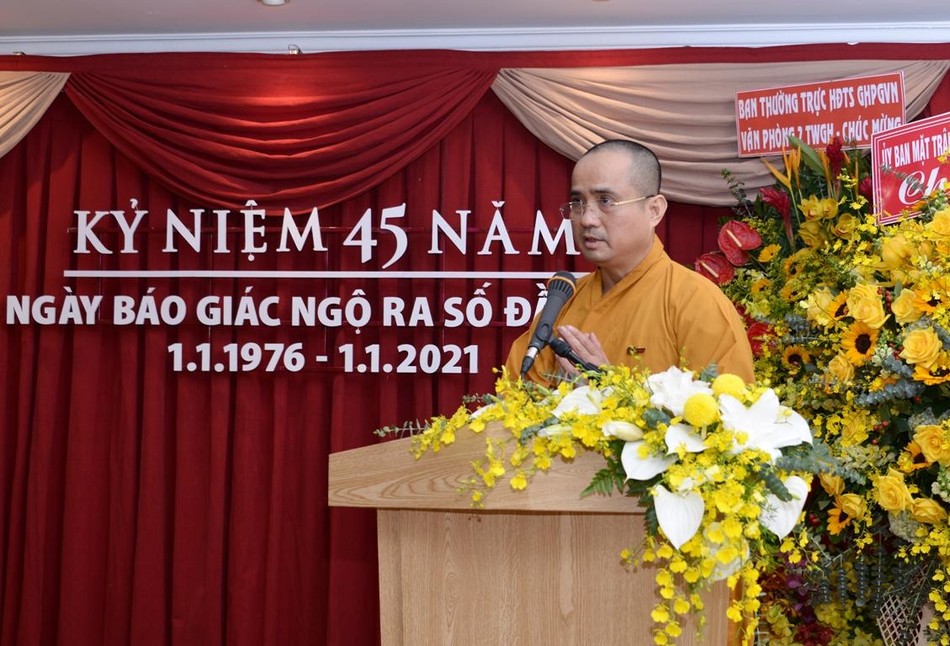 TT.Thích Tâm Hải - Phó Tổng Biên tập kiêm Thư ký Tòa soạn cảm tạ