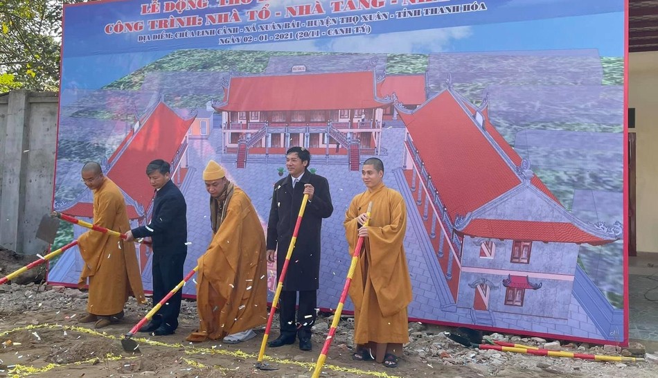 Chư tôn đức, các vị khách quý thực hiện nghi thức cầu nguyện, động thổ xây dựng Chư tôn đức, các vị khách quý thực hiện nghi thức cầu nguyện, động thổ xây dựng