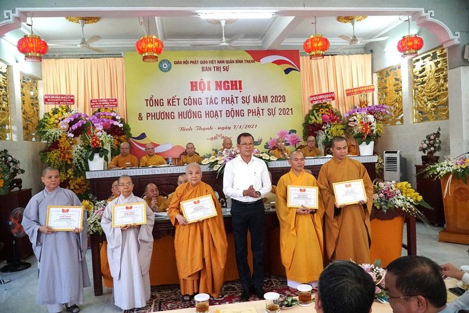Khen thưởng các cá nhân, tập thể có thành tích trong hoạt động Phật sự năm 2020 Khen thưởng các cá nhân, tập thể có thành tích trong hoạt động Phật sự năm 2020