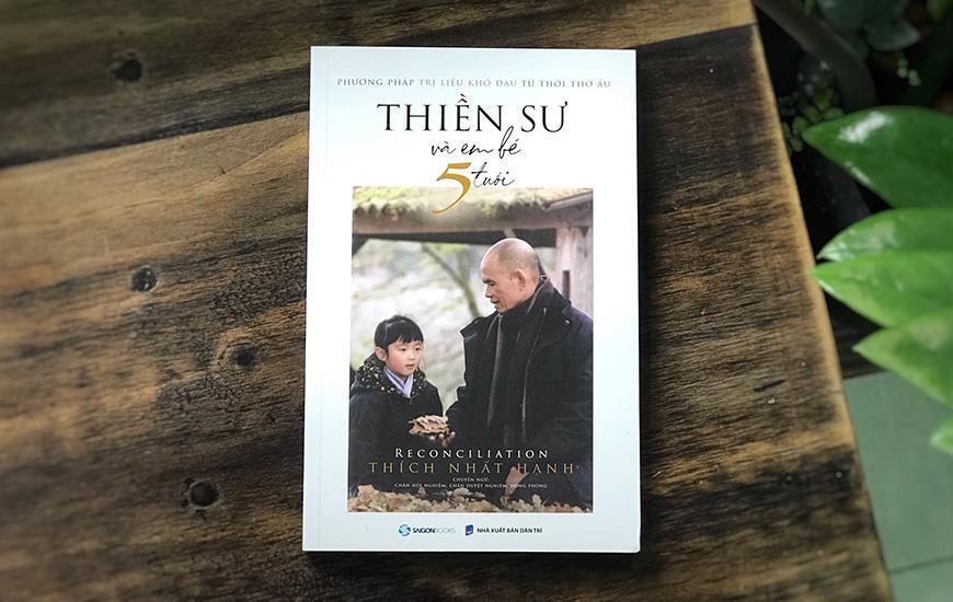 Thiền sư và em bé 5 tuổi - một cuốn sách Phật giáo do NXB Dân Trí và SaigonBooks ấn hành Thiền sư và em bé 5 tuổi - một cuốn sách Phật giáo do NXB Dân Trí và SaigonBooks ấn hành