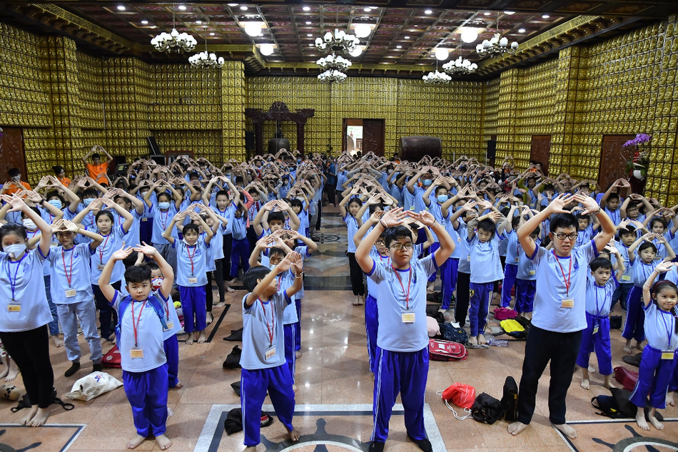 Và các sinh hoạt khác dưới sự hướng dẫn của quý thầy và phụng sự viên chùa Giác Ngộ Và các sinh hoạt khác dưới sự hướng dẫn của quý thầy và phụng sự viên chùa Giác Ngộ