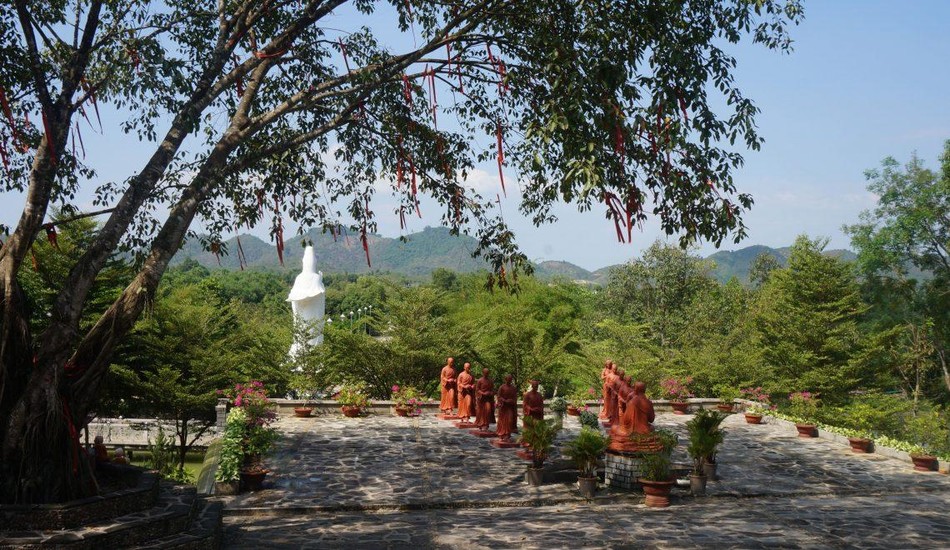 Thiền viện Pháp Sơn tọa lạc ở xã Nam Cát Tiên, huyện Tân Phú, Đồng Nai