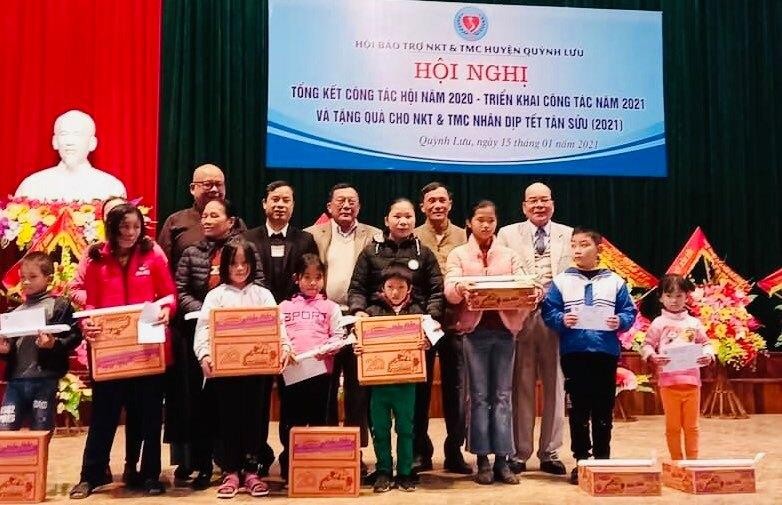Chùa Đông Yên trao quà tới hội viên Hội Người khuyết tật huyện Quỳnh Lưu Chùa Đông Yên trao quà tới hội viên Hội Người khuyết tật huyện Quỳnh Lưu