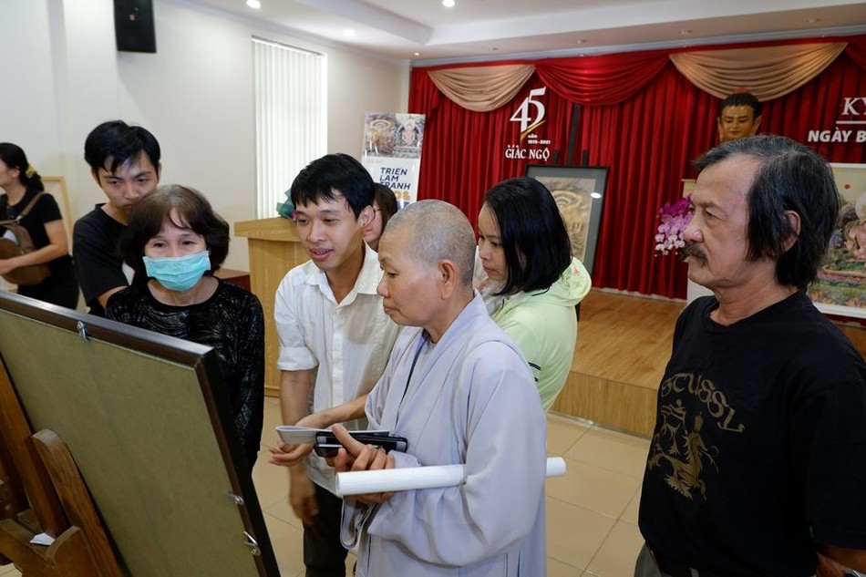 Thưởng thức tranh "Đạo và Phật" của Tùng Linh và Bảo Trân Thưởng thức tranh "Đạo và Phật" của Tùng Linh và Bảo Trân