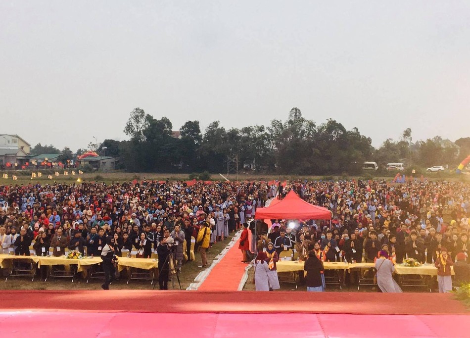 Đông đảo Phật tử và nhân dân địa phương về dự lễ Đông đảo Phật tử và nhân dân địa phương về dự lễ