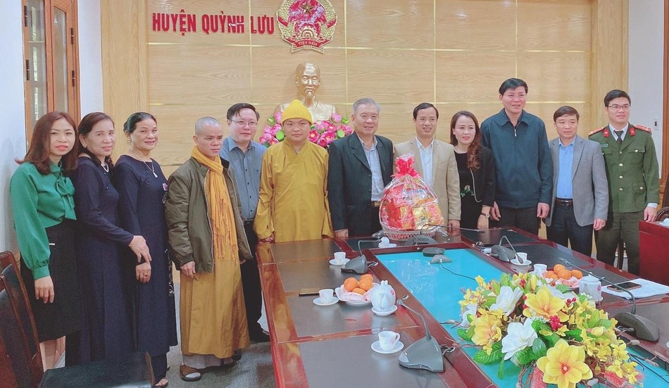 Ban Trị sự Phật giáo huyện Quỳnh Lưu thăm và chúc tết cấp ủy, chính quyền huyện