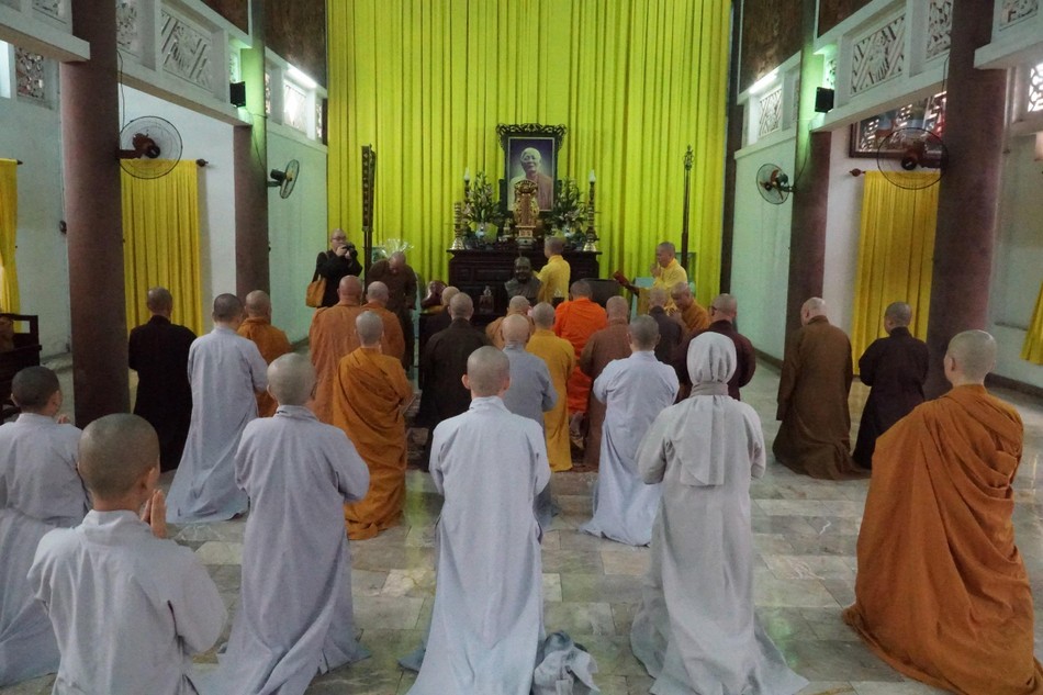 Đảnh lễ Trưởng lão Hòa thượng Thích Minh Châu, Viện trưởng sáng lập Viện Nghiên cứu Phật học Việt Nam Đảnh lễ Trưởng lão Hòa thượng Thích Minh Châu, Viện trưởng sáng lập Viện Nghiên cứu Phật học Việt Nam