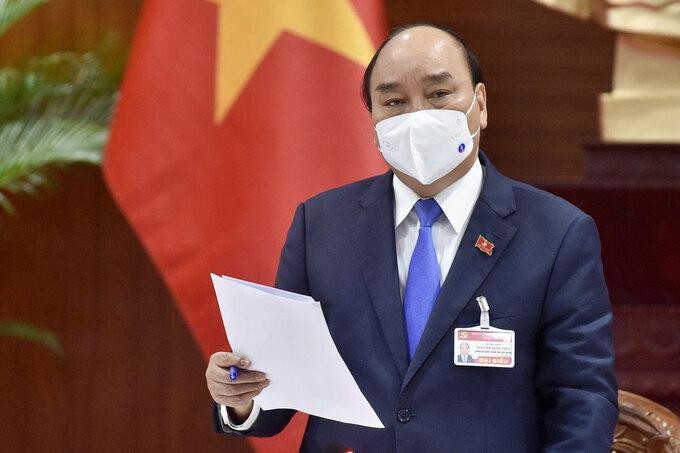 Thủ tướng Nguyễn Xuân Phúc chủ trì họp về phòng chống Covid-19, sáng 28-1. Ảnh: Giang Huy