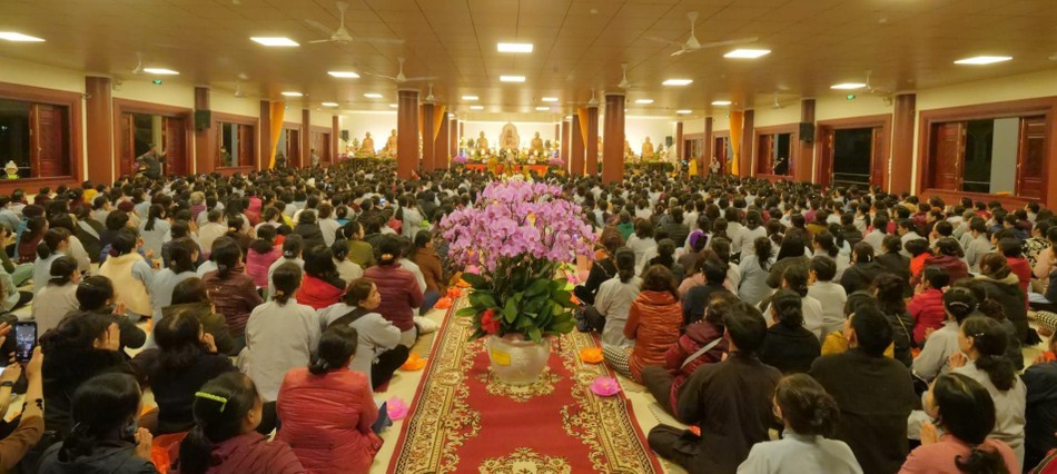 Phật tử về dự lễ Phật tử về dự lễ