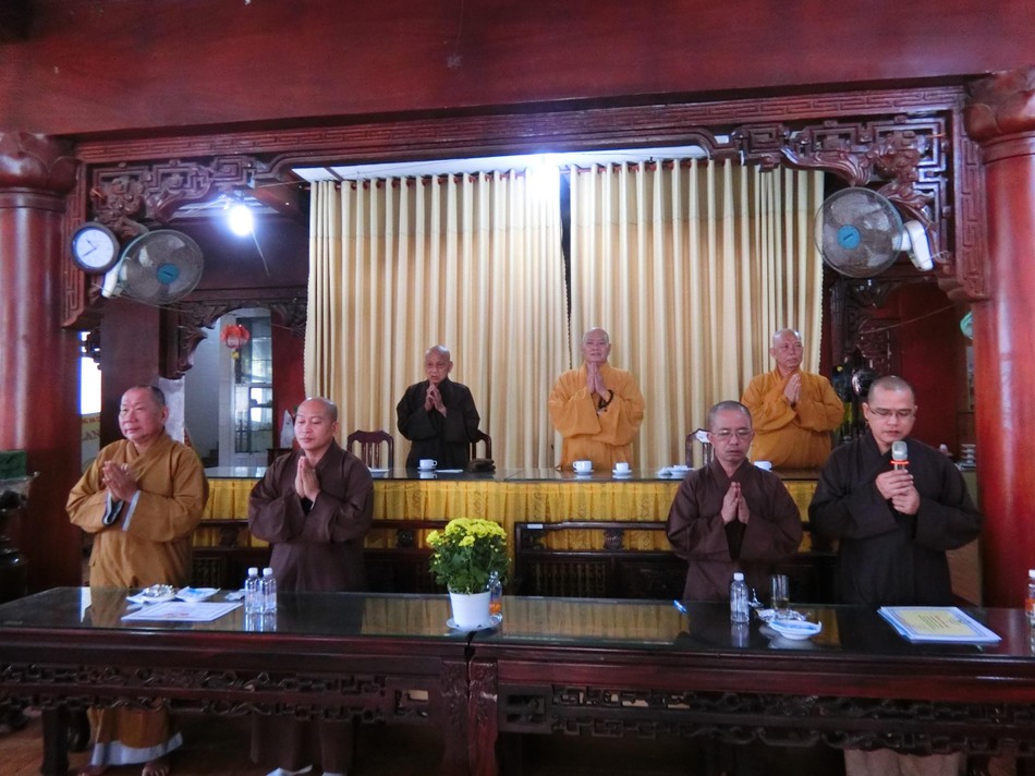 Chư tôn đức chứng minh, chủ tọa hội nghị - Ảnh: Hiển Quang