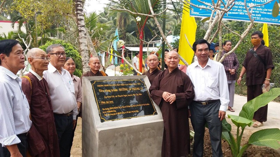 Đường dân sinh đưa vào sử dụng trước tết, mang lại mùa xuân cho bà con địa phương Đường dân sinh đưa vào sử dụng trước tết, mang lại mùa xuân cho bà con địa phương
