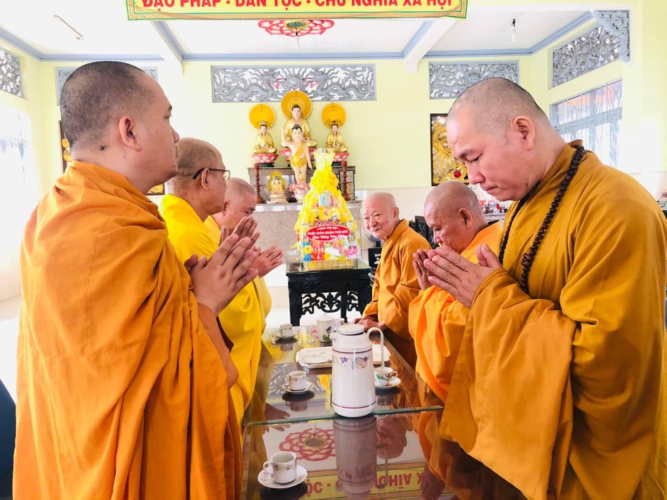 Chúc tết Hòa thượng Thích Nhựt Giác - Chứng minh Ban Trị sự quận Chúc tết Hòa thượng Thích Nhựt Giác - Chứng minh Ban Trị sự quận