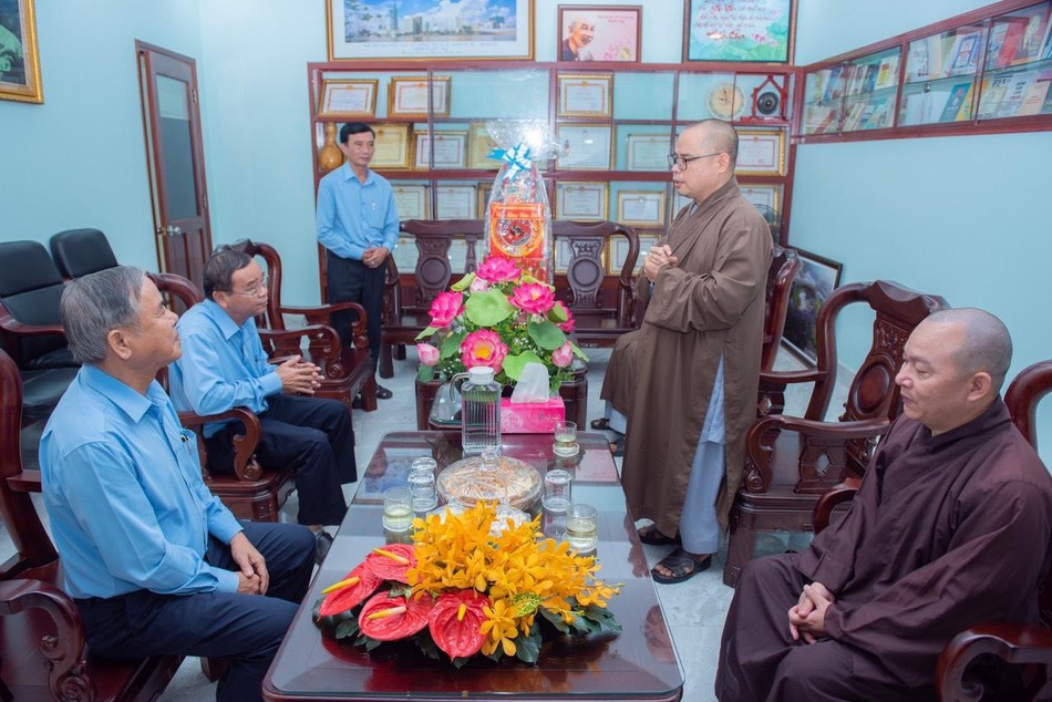 Ông Nguyễn Văn Lưu, Phó Trưởng ban Dân vận Thành ủy thân mật tiếp đoàn - Ảnh: Đăng Huy Ông Nguyễn Văn Lưu, Phó Trưởng ban Dân vận Thành ủy thân mật tiếp đoàn - Ảnh: Đăng Huy