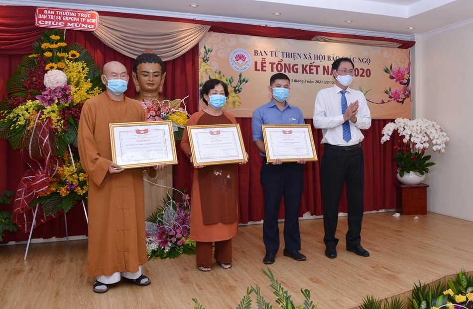 Nhận bằng khen của MTTQVN TP.HCM Nhận bằng khen của MTTQVN TP.HCM