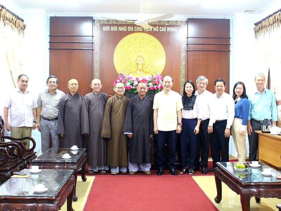 Chụp hình lưu niệm Chụp hình lưu niệm