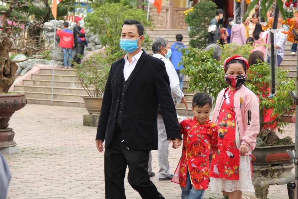 Thế hệ trước hướng dẫn thế hệ sau đi chùa là một nét đẹp của mỗi một người Phật tử Thế hệ trước hướng dẫn thế hệ sau đi chùa là một nét đẹp của mỗi một người Phật tử