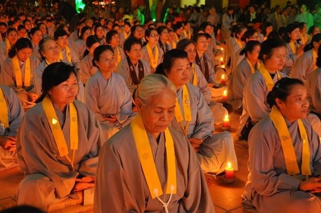 Phật tử đạo tràng Pháp Hoa miền Bắc trong lễ kỷ niệm Phật thành đạo năm 2015 Phật tử đạo tràng Pháp Hoa miền Bắc trong lễ kỷ niệm Phật thành đạo năm 2015