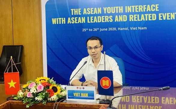 Bạn Lê Anh Tiến đại diện đại biểu Việt Nam trong một hội thảo quốc tế năm 2020 - Ảnh: T.Lê. Bạn Lê Anh Tiến đại diện đại biểu Việt Nam trong một hội thảo quốc tế năm 2020 - Ảnh: T.Lê.