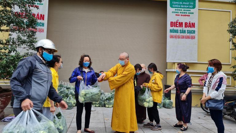 Hòa thượng Thích Thanh Nhiễu trực tiếp chỉ đạo, kêu gọi Phật tử tham gia hỗ trợ tiêu thụ nông sản cho nông dân Hải Dương. Được biết, nông sản được chuyển đến đã được kiểm tra an toàn phòng chống dịch. Hòa thượng Thích Thanh Nhiễu trực tiếp chỉ đạo, kêu gọi Phật tử tham gia hỗ trợ tiêu thụ nông sản cho nông dân Hải Dương. Được biết, nông sản được chuyển đến đã được kiểm tra an toàn phòng chống dịch.