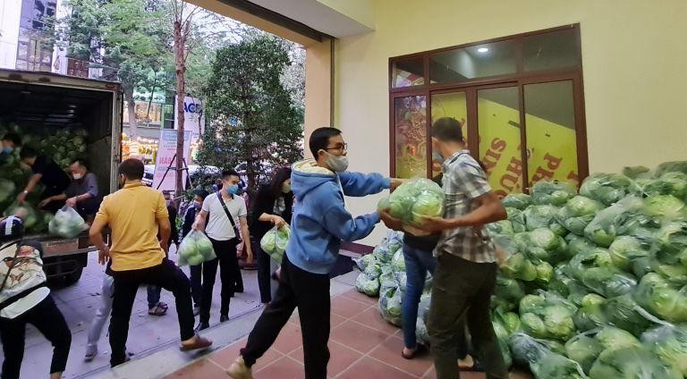 Nhiều tấn nông sản đã được chuyển đến chùa Quán Sứ - hỗ trợ tiêu thụ giúp nông dân vùng dịch Nhiều tấn nông sản đã được chuyển đến chùa Quán Sứ - hỗ trợ tiêu thụ giúp nông dân vùng dịch