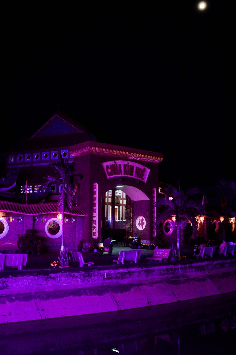 Chùa Kim Huê (phường 1, TP.Sa Đéc) dưới ánh trăng rằm