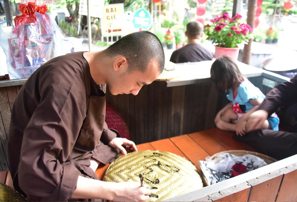 Những khoảnh khắc huynh đệ cùng làm nên mùa xuân Những khoảnh khắc huynh đệ cùng làm nên mùa xuân