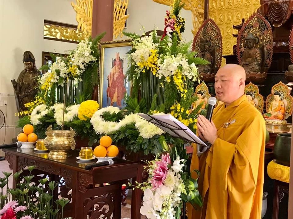 Thượng tọa Thích Thiện Thuận dâng lời tưởng niệm