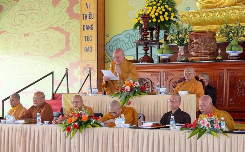 Hòa thượng Thích Nhật Quang ban đạo từ Hòa thượng Thích Nhật Quang ban đạo từ