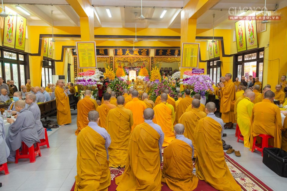 Tác bạch tri ân chư tôn đức Tăng Ni Tác bạch tri ân chư tôn đức Tăng Ni