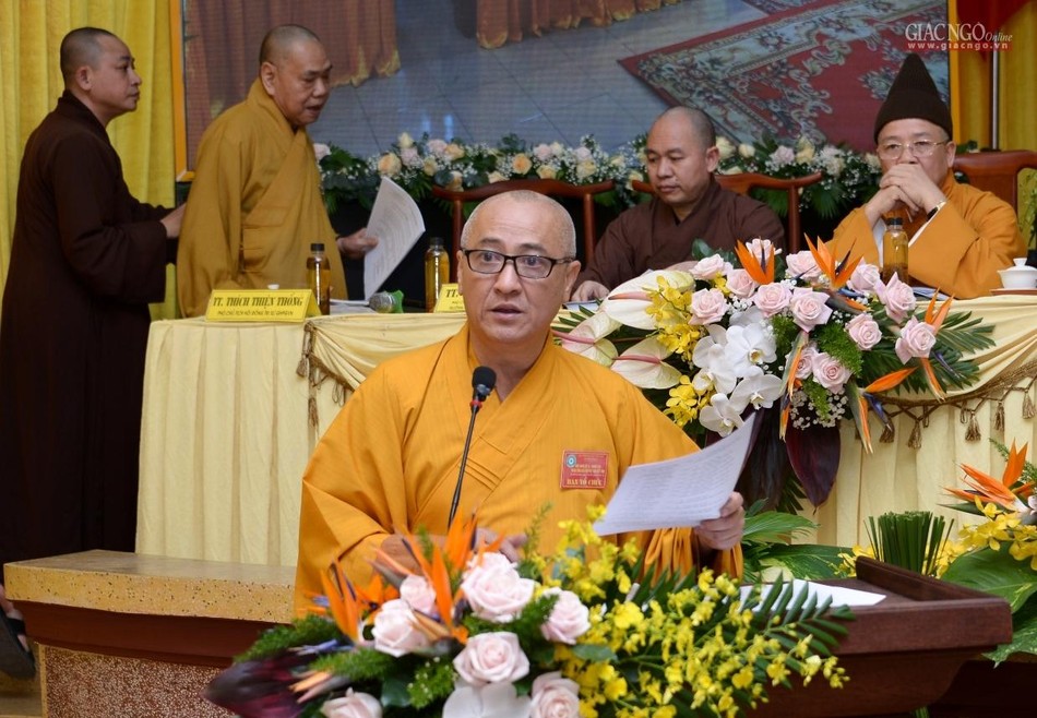 Hòa thượng Thích Huệ Thông đọc phương danh các vị được tấn phong Hòa thượng Thích Huệ Thông đọc phương danh các vị được tấn phong