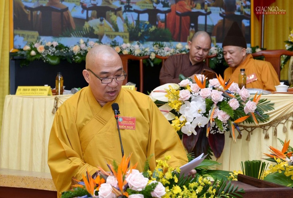 Thượng tọa Thích Phước Nguyên báo cáo công tác thu chi của 2 Văn phòng Trung ương Giáo hội Thượng tọa Thích Phước Nguyên báo cáo công tác thu chi của 2 Văn phòng Trung ương Giáo hội