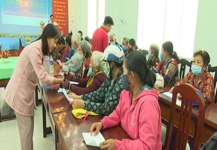 Quỹ Thiện Tâm đã trao tặng quà Tết cho hộ nghèo Quỹ Thiện Tâm đã trao tặng quà Tết cho hộ nghèo