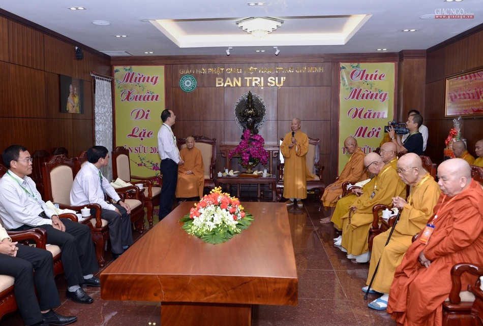 Trưởng lão Hòa thượng Thích Trí Quảng cảm ơn ông Nguyễn Hồ Hải cùng đoàn Thành ủy đã dành thời gian đến thăm, chúc Tết cổ truyền - Ảnh: Bảo Toàn Trưởng lão Hòa thượng Thích Trí Quảng cảm ơn ông Nguyễn Hồ Hải cùng đoàn Thành ủy đã dành thời gian đến thăm, chúc Tết cổ truyền - Ảnh: Bảo Toàn