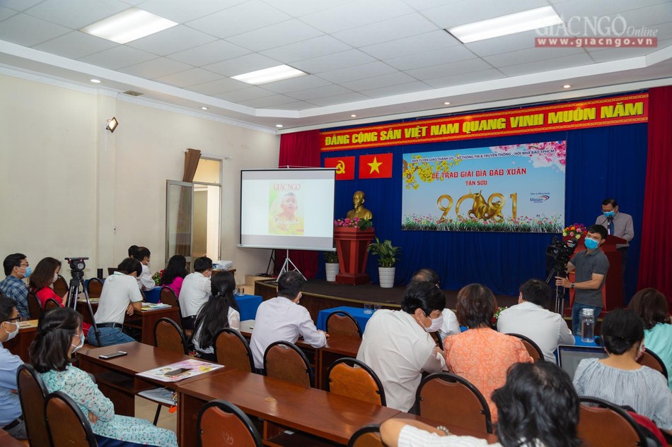 Bìa báo Giác Ngộ xuân Tân Sửu được tôn vinh tại lễ trao giải - Ảnh: Anh Quốc Bìa báo Giác Ngộ xuân Tân Sửu được tôn vinh tại lễ trao giải - Ảnh: Anh Quốc