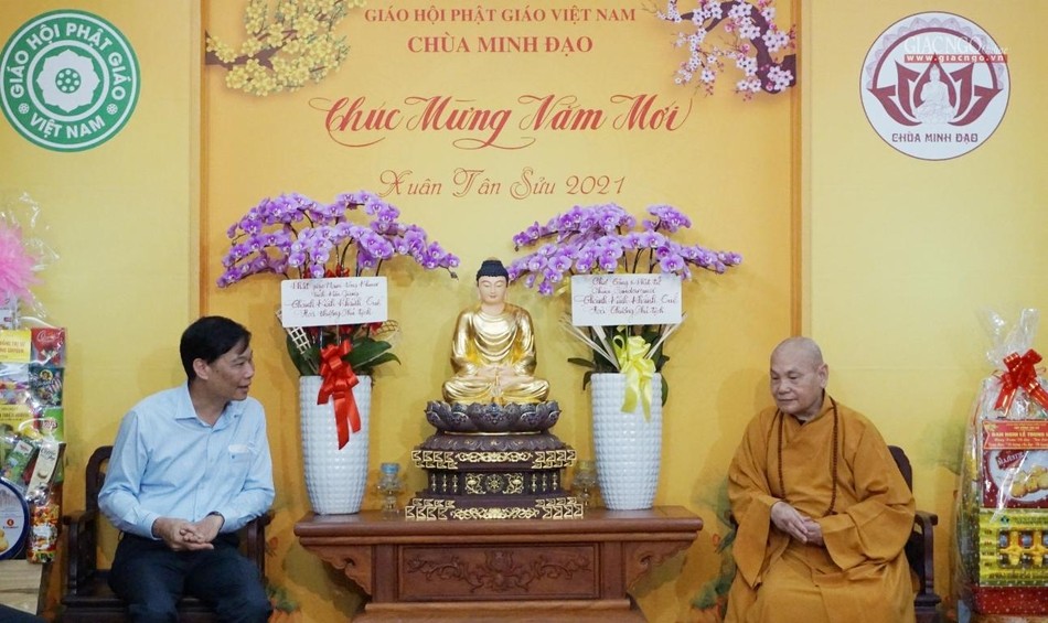 Hòa thượng Thích Thiện Nhơn tiếp thân mật ông Đỗ Văn Phớn tại chùa Minh Đạo Hòa thượng Thích Thiện Nhơn tiếp thân mật ông Đỗ Văn Phớn tại chùa Minh Đạo