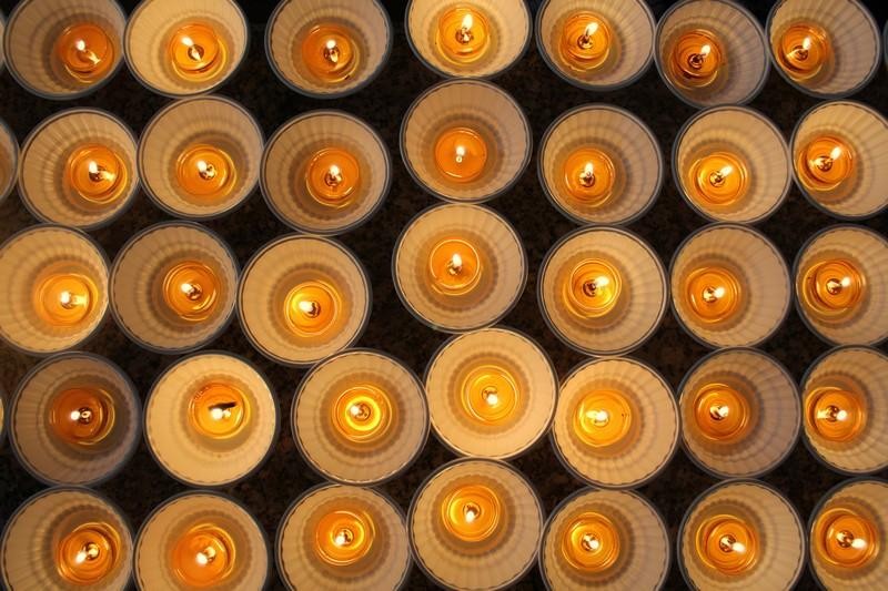 Những ngọn đèn dâng Phật cầu nguyện an lành, trí tuệ