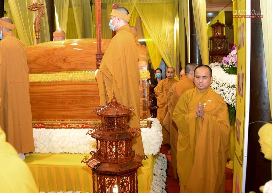 Hữu nhiễu kim quan tưởng niệm - Ảnh: Bảo Toàn Hữu nhiễu kim quan tưởng niệm - Ảnh: Bảo Toàn