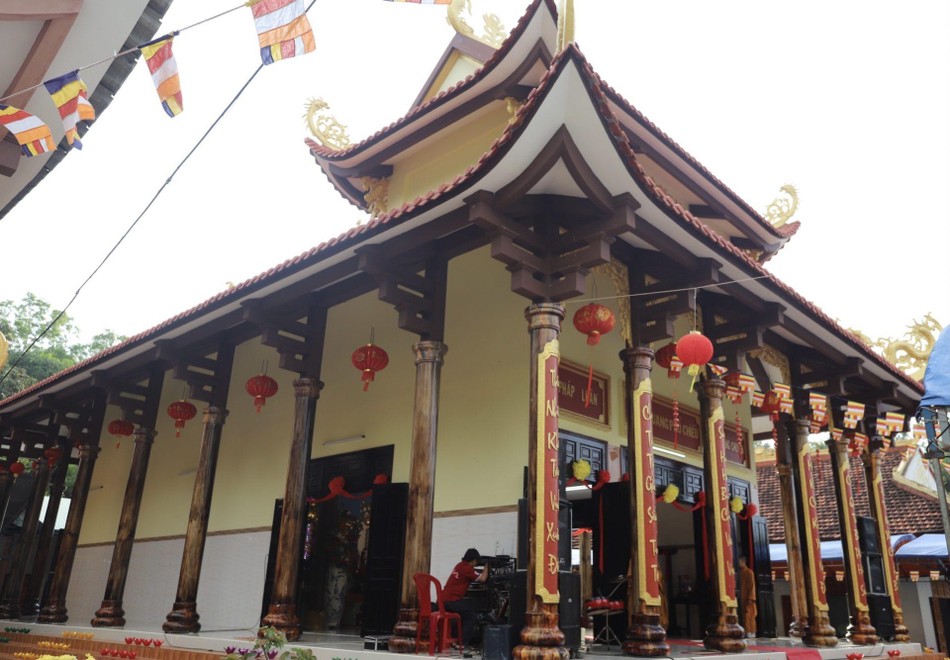 Chánh điện chùa Phú Sơn được xây dựng mới trang nghiêm Chánh điện chùa Phú Sơn được xây dựng mới trang nghiêm