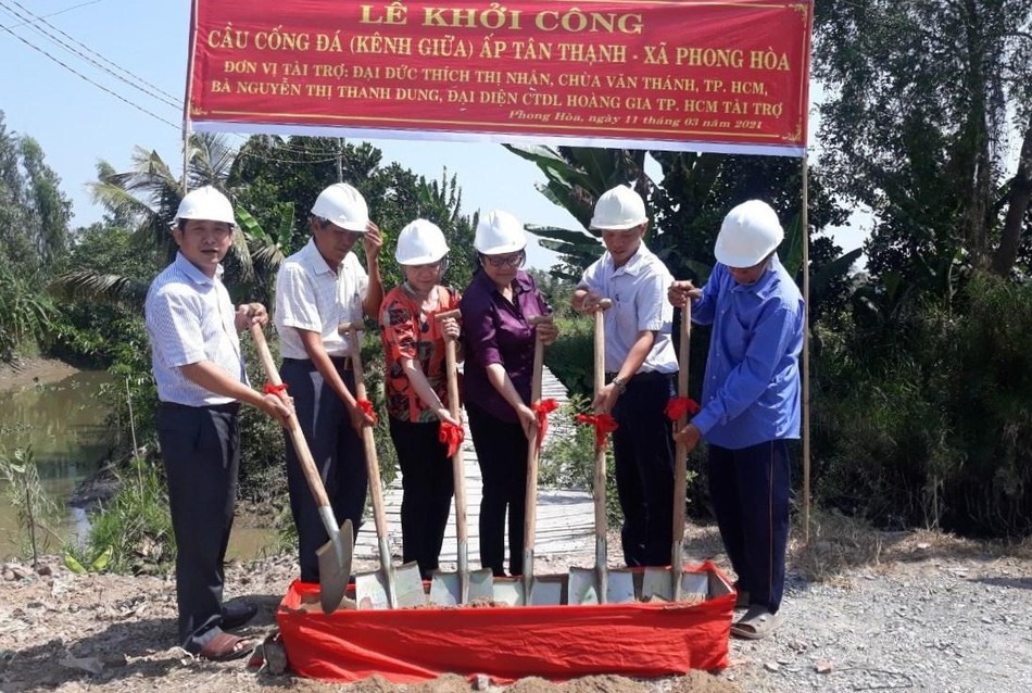 Khởi công xây dựng cây cầu Cống Đá tại ấp Tân Thạnh - Ảnh: T.N Khởi công xây dựng cây cầu Cống Đá tại ấp Tân Thạnh - Ảnh: T.N