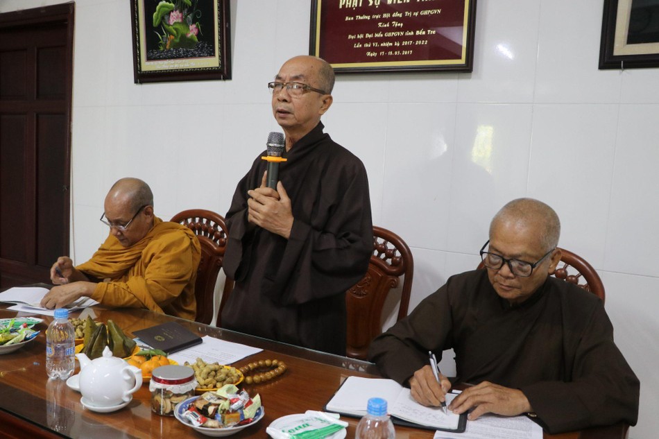 Hòa thượng Thích Nhựt Tấn đúc kết buổi họp Ban Thường trực